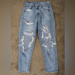 American Eagle Highest Rise Mom Jean Size 6